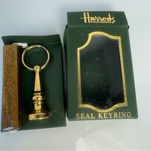 Harrod’s seal keyring Knightsbridge NWT